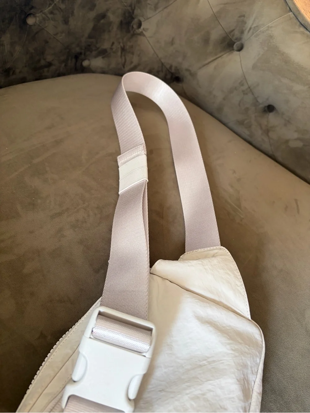 lululemon athletica Everywhere Belt Bag - Light Ivory with Silver Hardware - Picture 8 of 8
